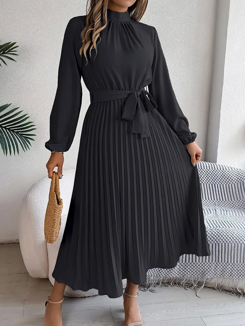 Krohn-e | Schlichtes Kleid mit Stehkragen und Plissiertem Gürtel