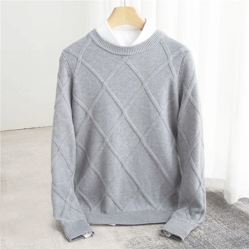 Herrenpullover mit Rautenmuster