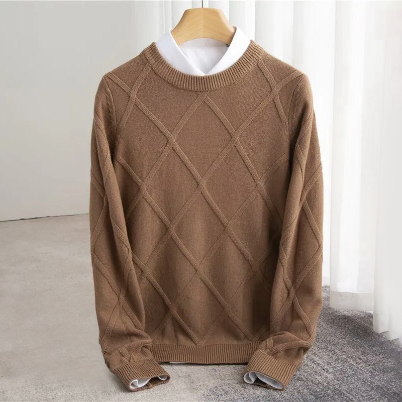 Herrenpullover mit Rautenmuster