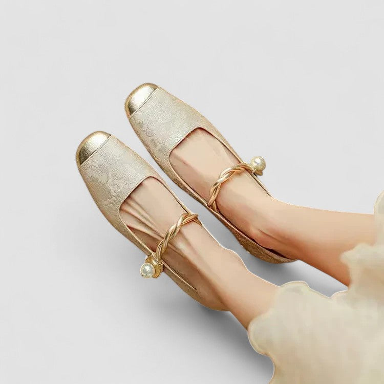 Elena | Damen Mary Jane Pumps mit Niedriger Absatz und Golddetails