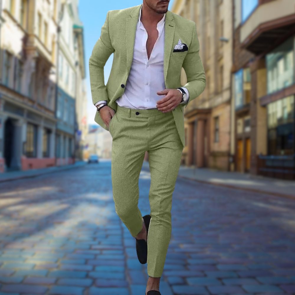 Schlanker Herrenanzug: Elegantes Set aus Blazer und Hose