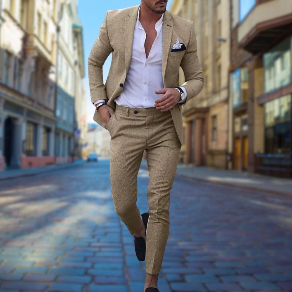 Schlanker Herrenanzug: Elegantes Set aus Blazer und Hose