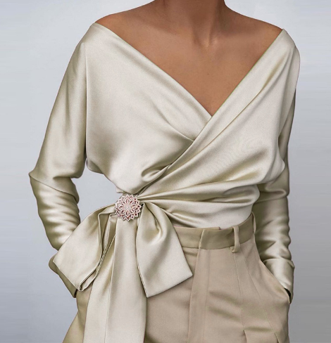 Claudia Seidenbluse für den Sommer