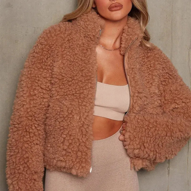 Krohn-e | Kuschelige Teddyjacke in Zimtbraun mit Zipper & Cropped Schnitt