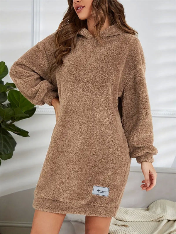 Krohn-e | Übergröße Teddy Sweatkleid mit Kapuze