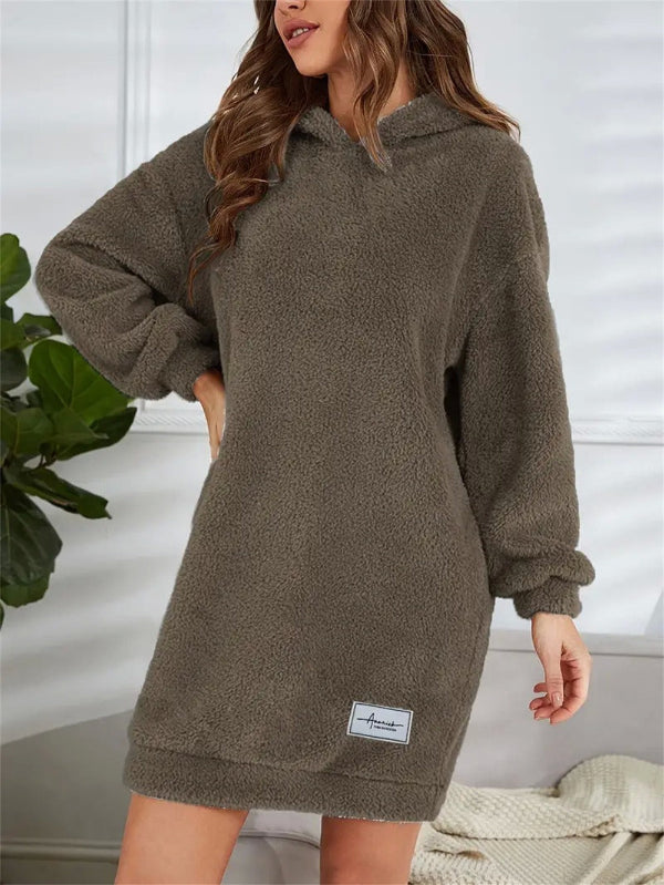 Krohn-e | Übergröße Teddy Sweatkleid mit Kapuze