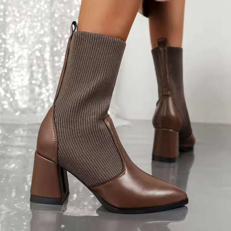 Krohn-e | Stiefeletten – Spitz Zulaufend – Stricksocken-Obermaterial – Blockabsatz – Schmaler Schnitt