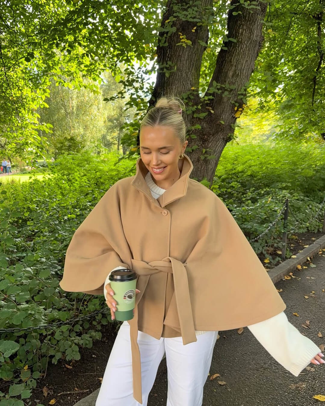 Krohn-e | Hochkragen Gürteltaschen Cape Jacke Knopf Umhängemantel