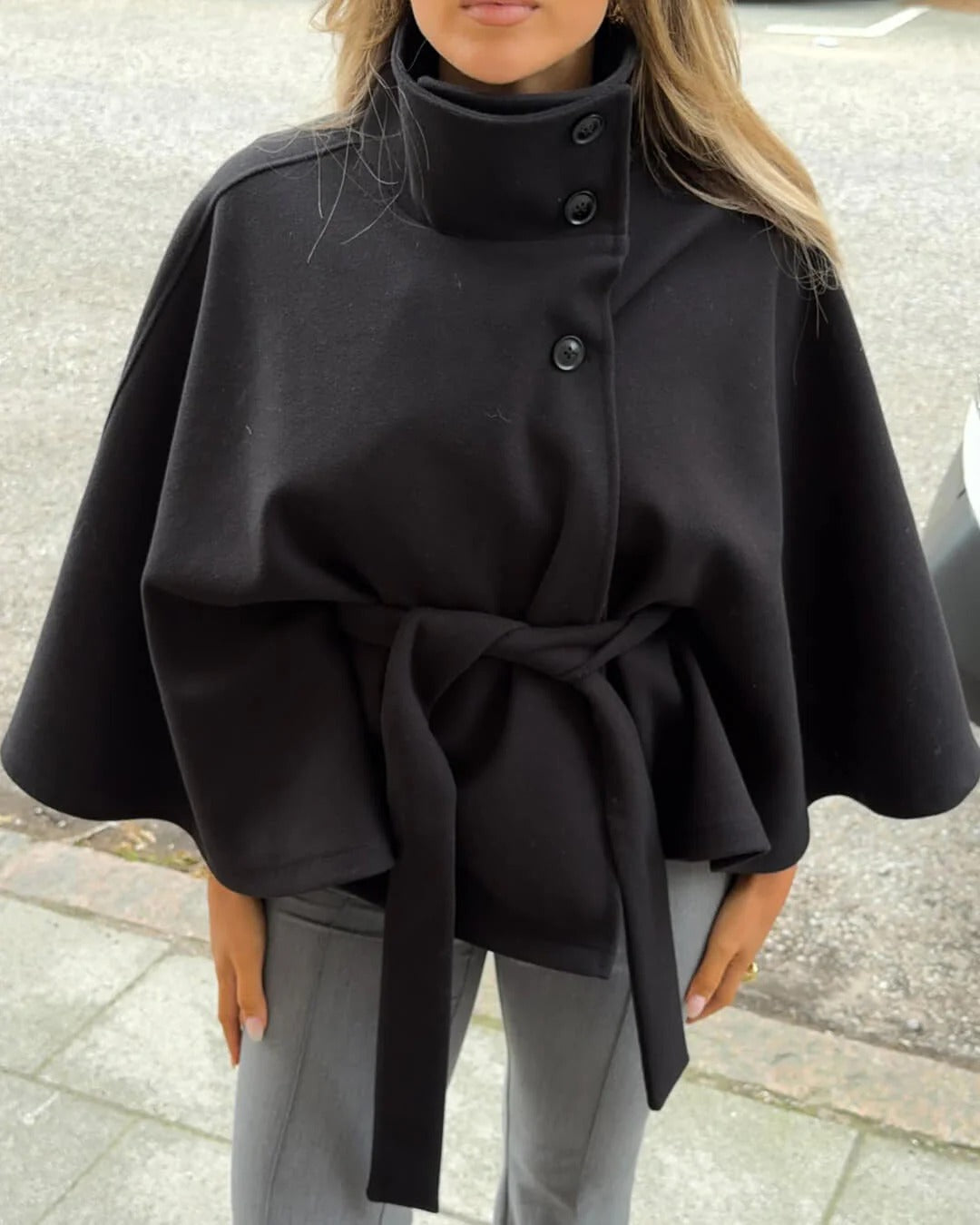 Krohn-e | Hochkragen Gürteltaschen Cape Jacke Knopf Umhängemantel