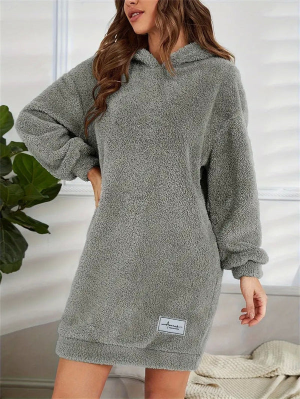 Krohn-e | Übergröße Teddy Sweatkleid mit Kapuze