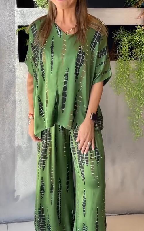 Entspannter zweiteiliger Satin-Anzug mit Rundhals