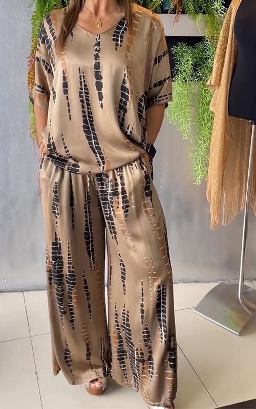 Entspannter zweiteiliger Satin-Anzug mit Rundhals