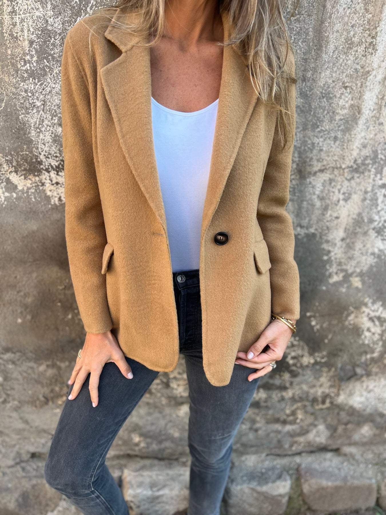 Krohn-e | Elegante Jacke mit Knöpfen für Frauen