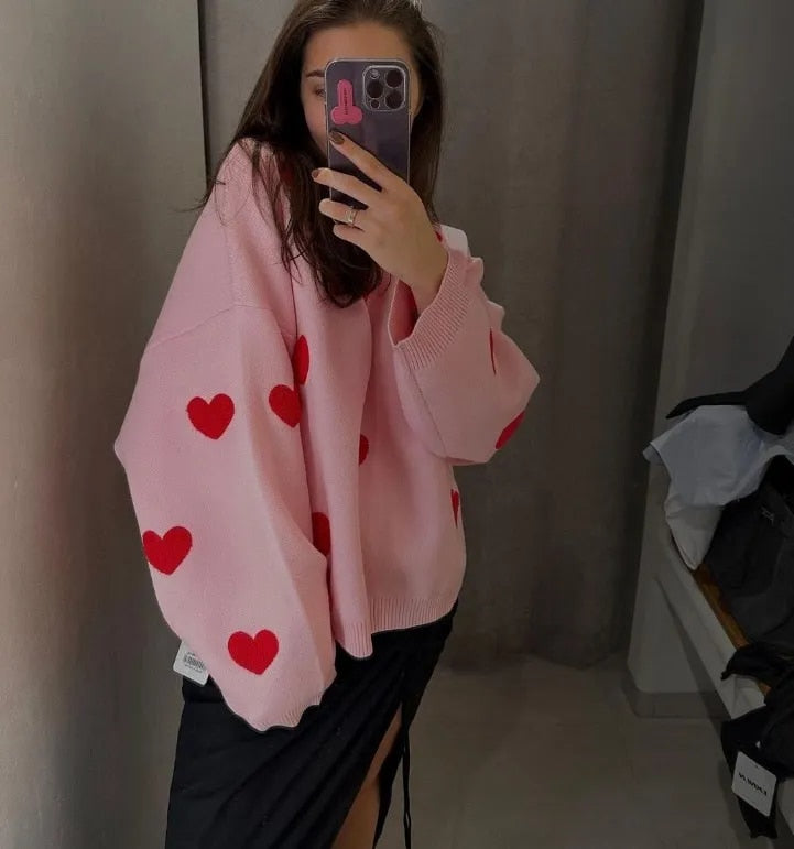 Großer Pullover im modernen Strickdesign