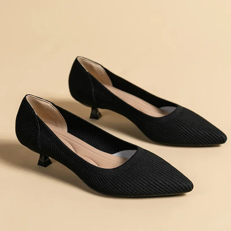 Solvei | Damen Kitten Heel Pumps Spitze Zehenpartie