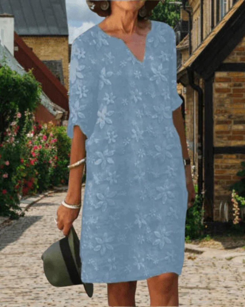 Petronella: Ein elegantes Blumenkleid
