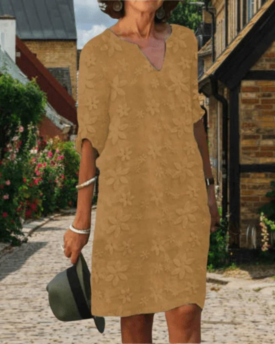 Petronella: Ein elegantes Blumenkleid