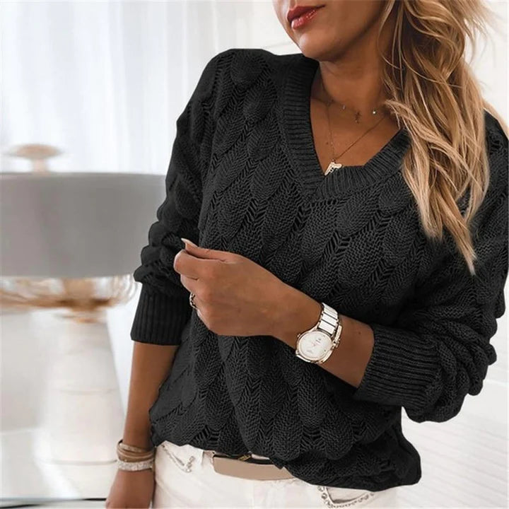 Gestrickter Pullover mit V-Ausschnitt