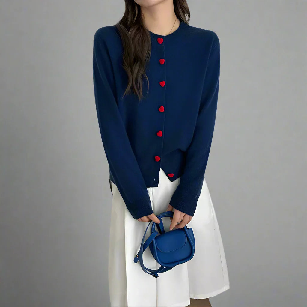 Krohn-e | Kuschelige Strickjacke mit Herzknöpfen