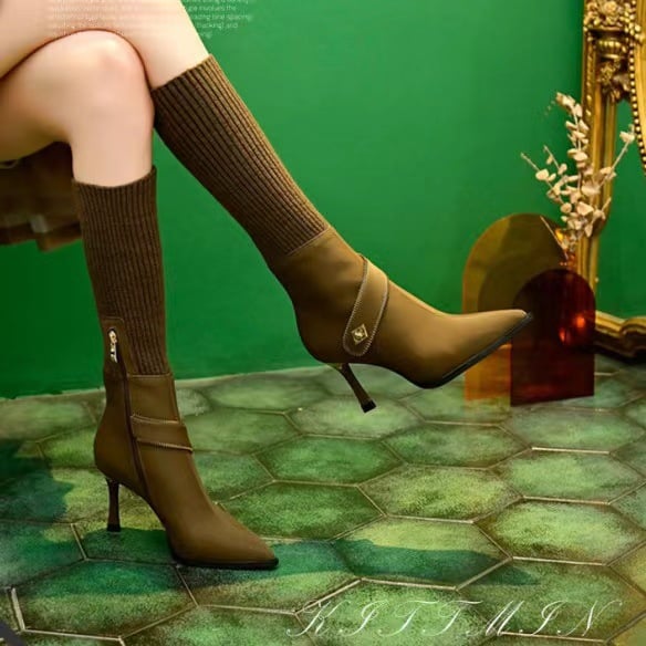 Angelastrumstiefel mit langem Fransenbesatz und Stilettoknopf