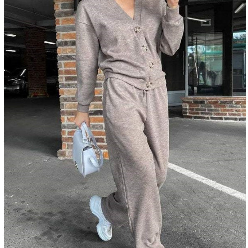 Élise Couture Zweiteiler: Strickjacke mit Knöpfen und Hose