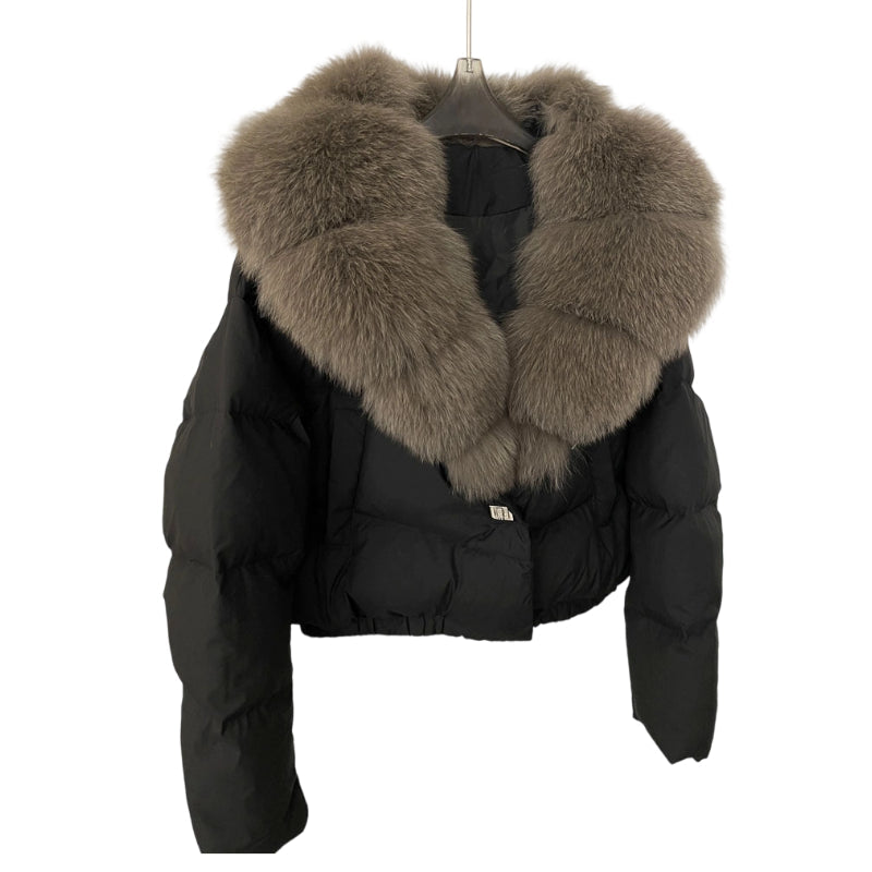 Krohn-e | Kurze Jacke mit Kunstfellkragen