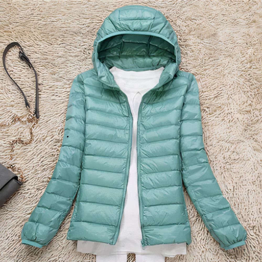 Leichter, packbarer Daunenmantel im klassischen Stil - Malea