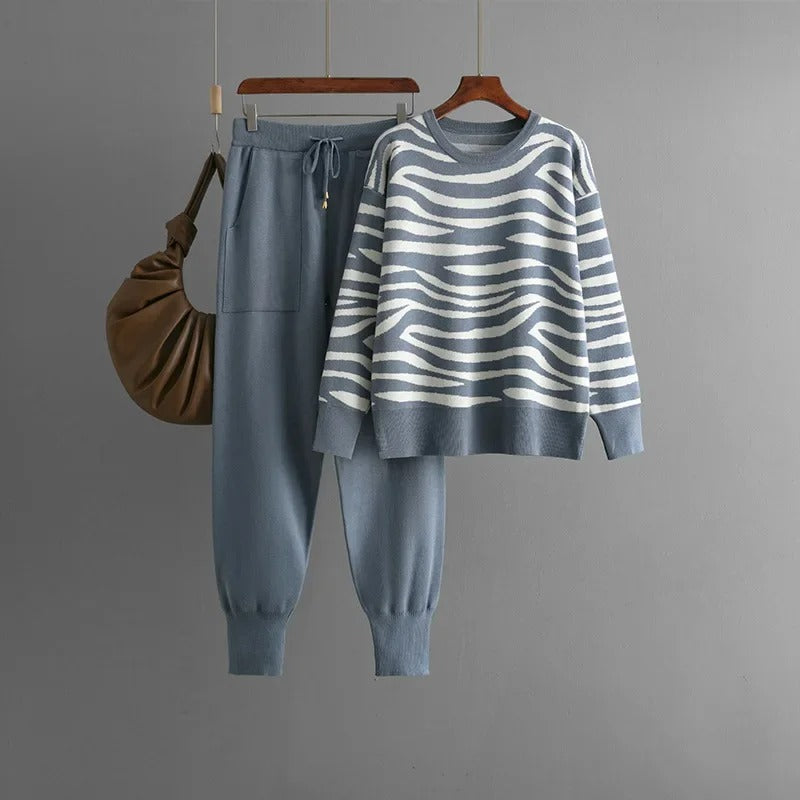 Krohn-e | Strickpullover und Hosen Satz mit Tierdruck