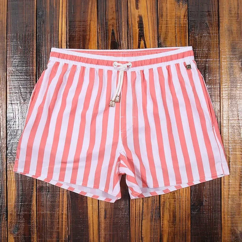 Modische und bequeme Herren Badeshorts mit Streifen