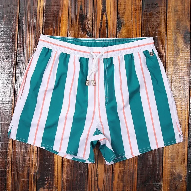 Modische und bequeme Herren Badeshorts mit Streifen