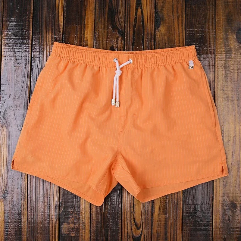 Modische und bequeme Herren Badeshorts mit Streifen