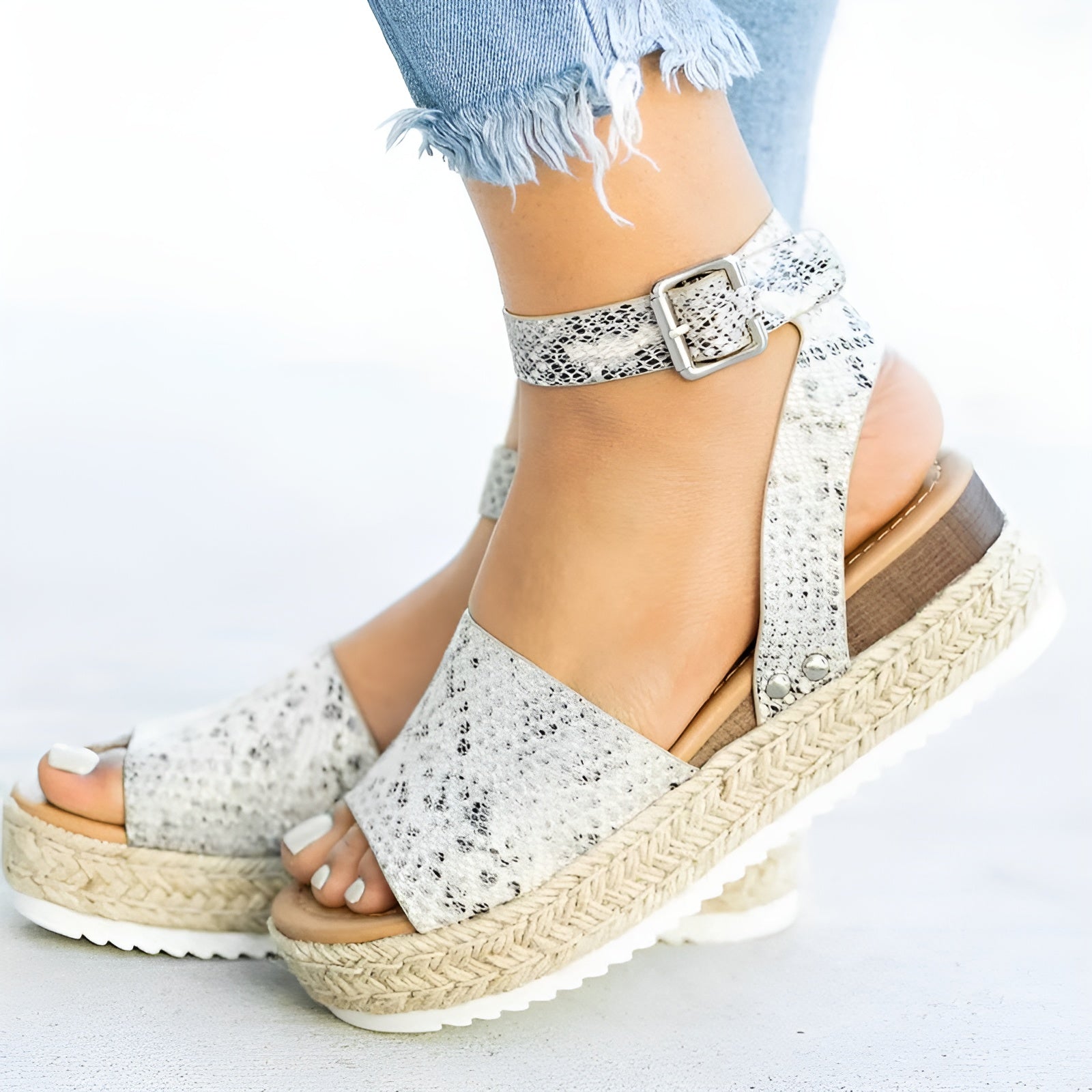 Komfortable und elegante orthopädische Damensandalen für jeden Tag