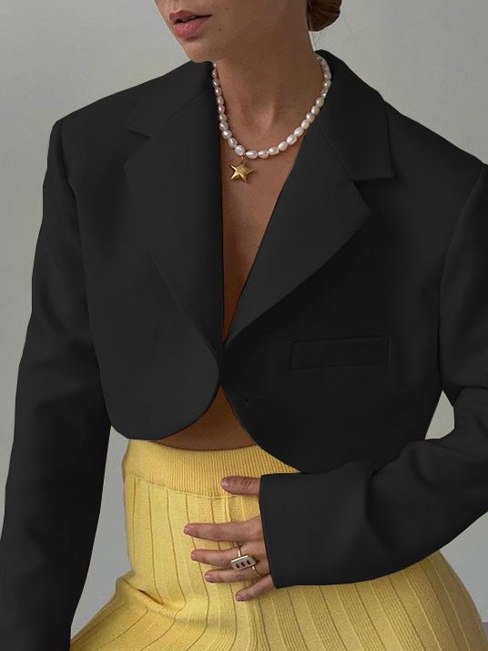 Enganzende Blazer mit steifem Revers