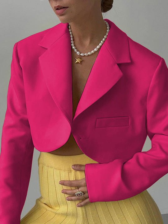 Enganzende Blazer mit steifem Revers