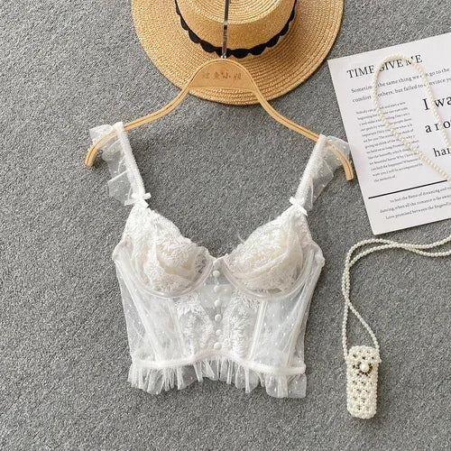 Elegant Spitzen-Crop-Top von Fudus mit Spaghettiträgern