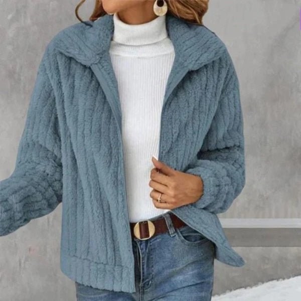 Myra: Klassischer Cardigan aus Plüsch