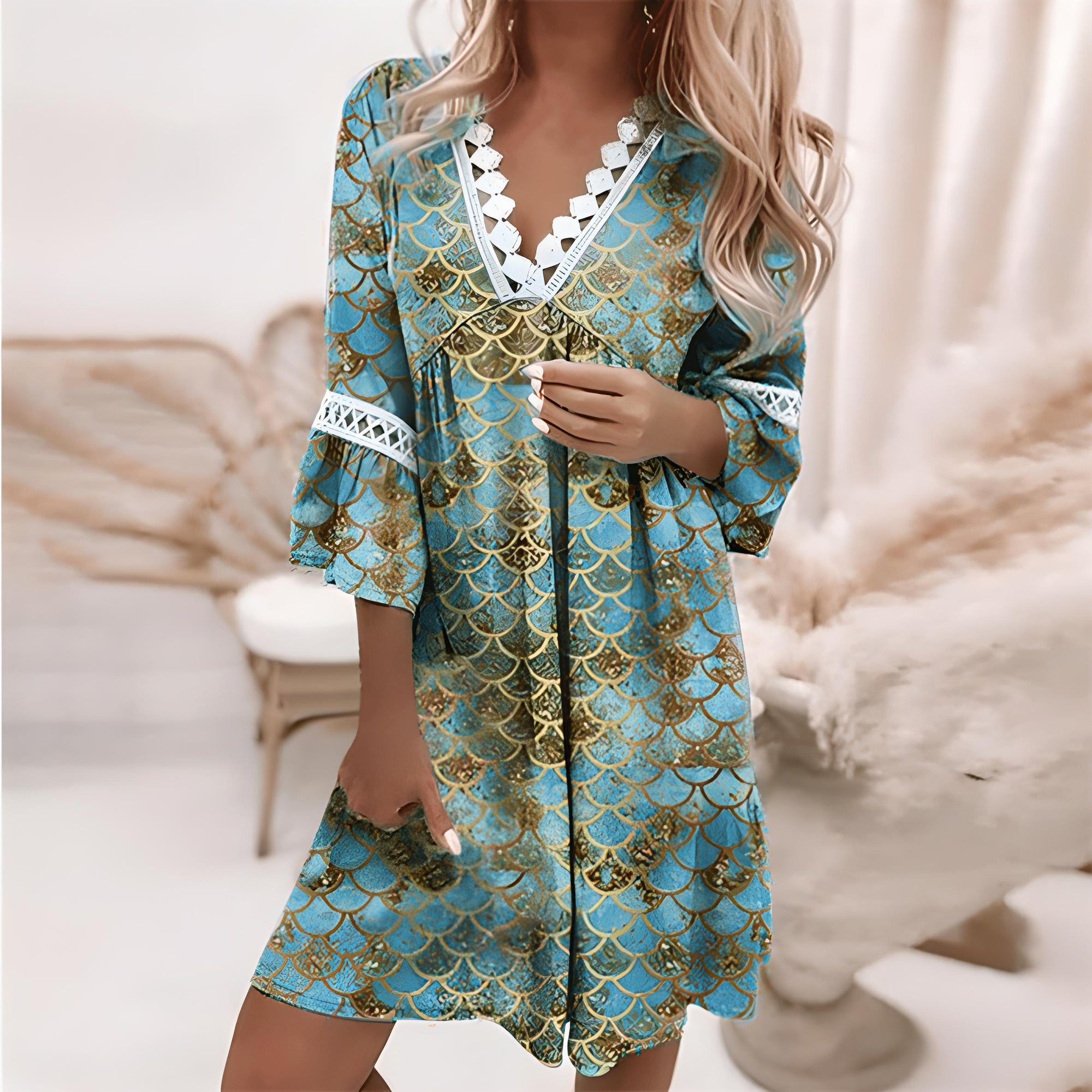 Elegantes Damenkleid von Paula mit V-Ausschnitt